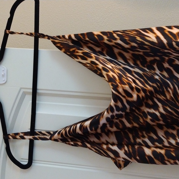 Clothes - Picture 2 of 4